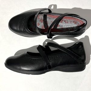 Aravon Comfort Engineering by New Balance black leather sneakers flats sz 11